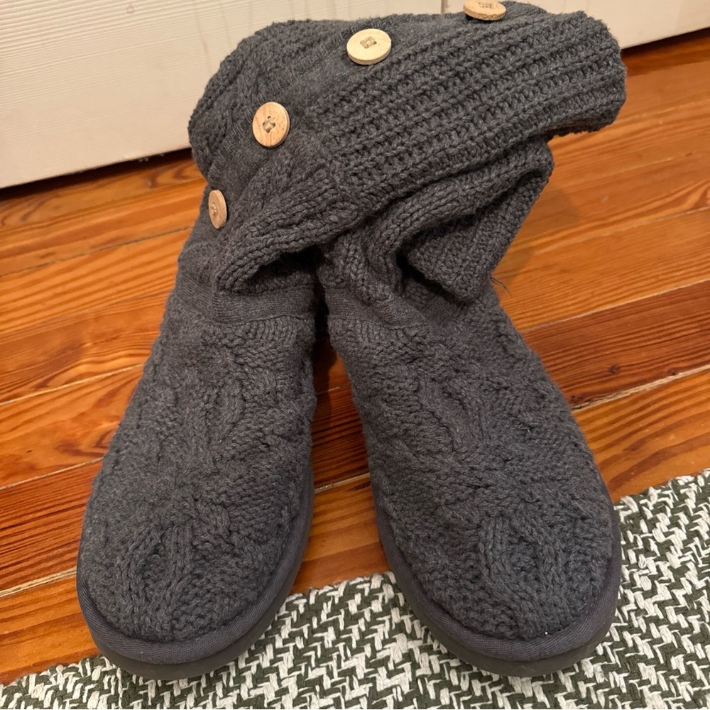 UGG Grey Knit  Boots Sz 8
